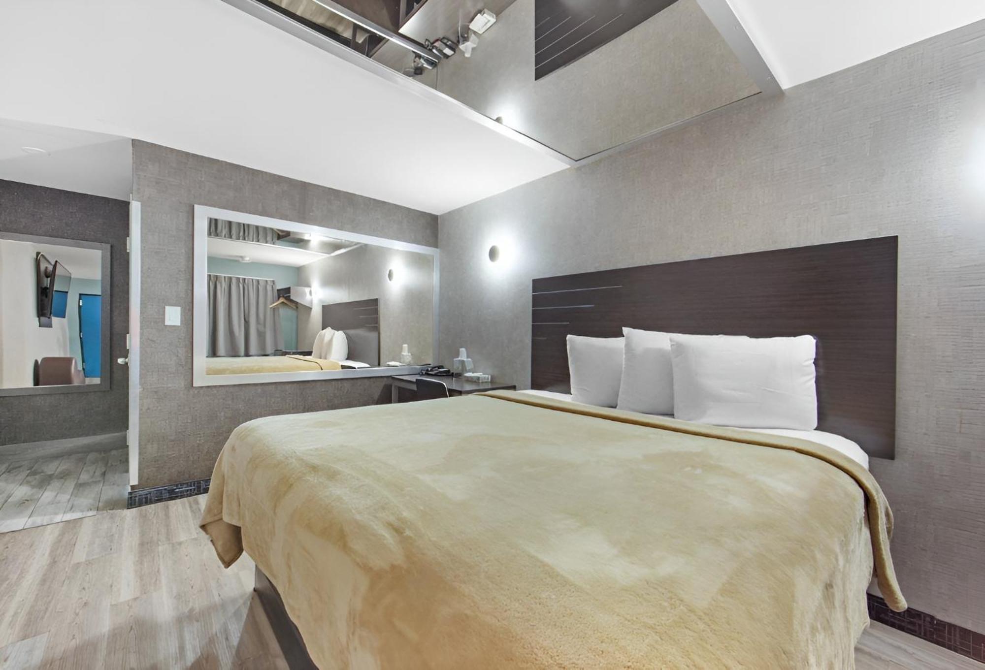 Hotel Opus Bronx Near Bay Plaza Mall New York Exterior photo